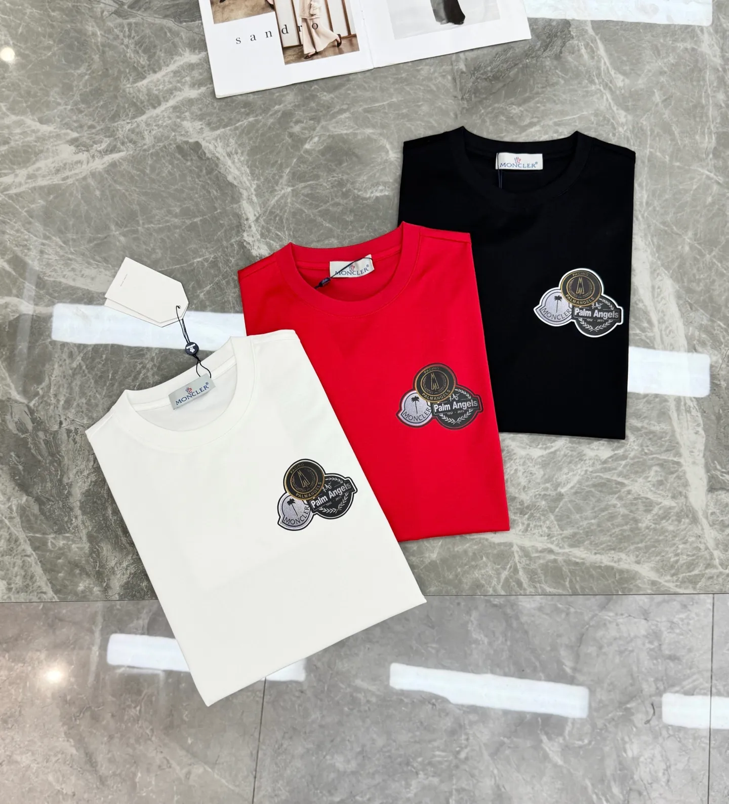 ⚜️ MONCLER 26s T . 190g . Breathable， ! New Arrival . ， 。 . ， ， ，Sneakers !MONCLERPremium ， ， ! ！ ：Black.White.Bright Red.Sizes：M-3XL（S 4XL ） ❗️175/145 XL
